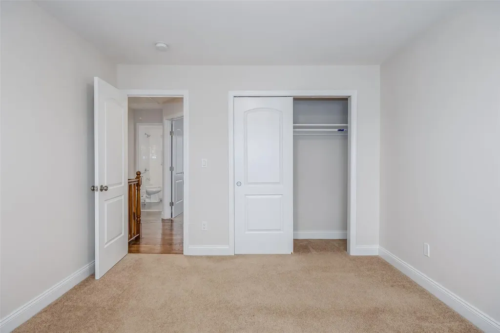 129 E Belle Terre Avenue Lindenhurst NY 11757
