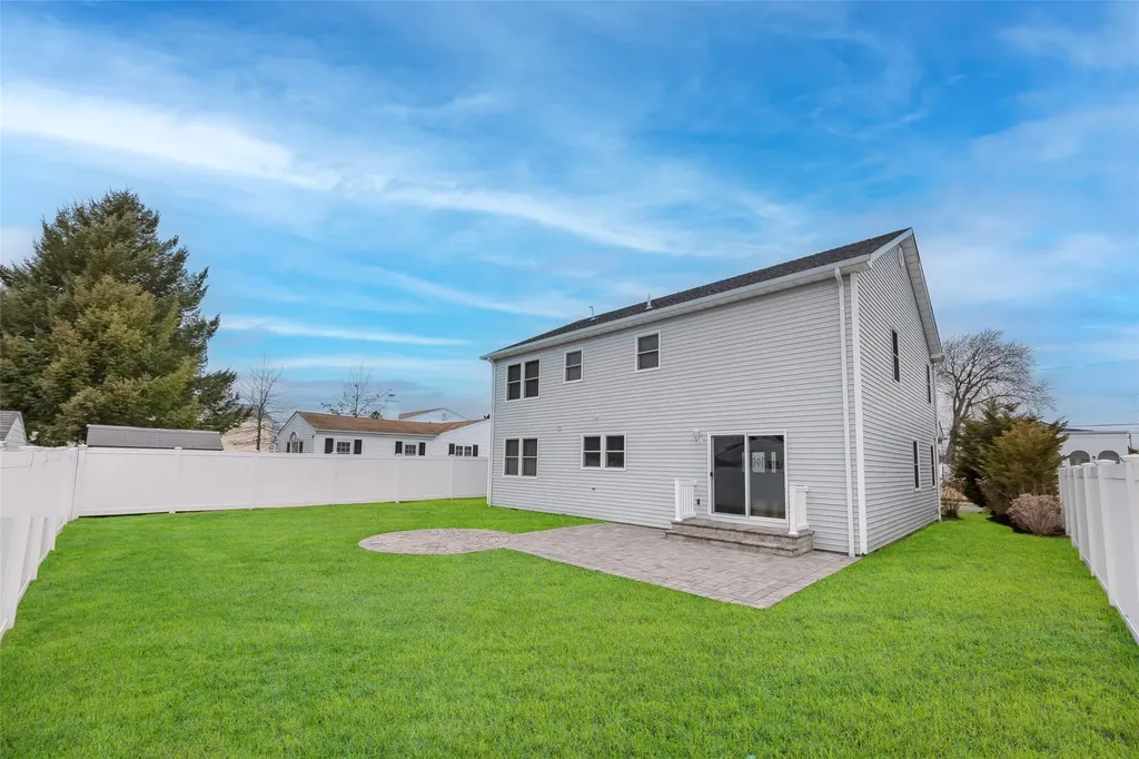 129 E Belle Terre Avenue Lindenhurst NY 11757