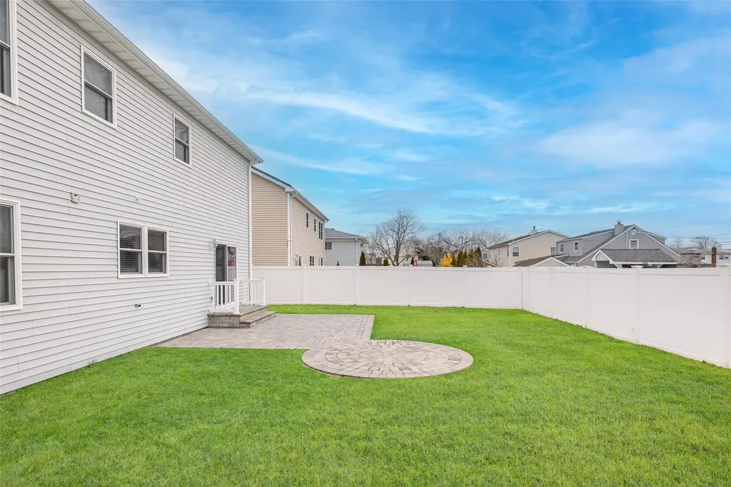 129 E Belle Terre Avenue Lindenhurst NY 11757