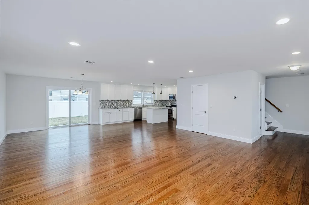 129 E Belle Terre Avenue Lindenhurst NY 11757
