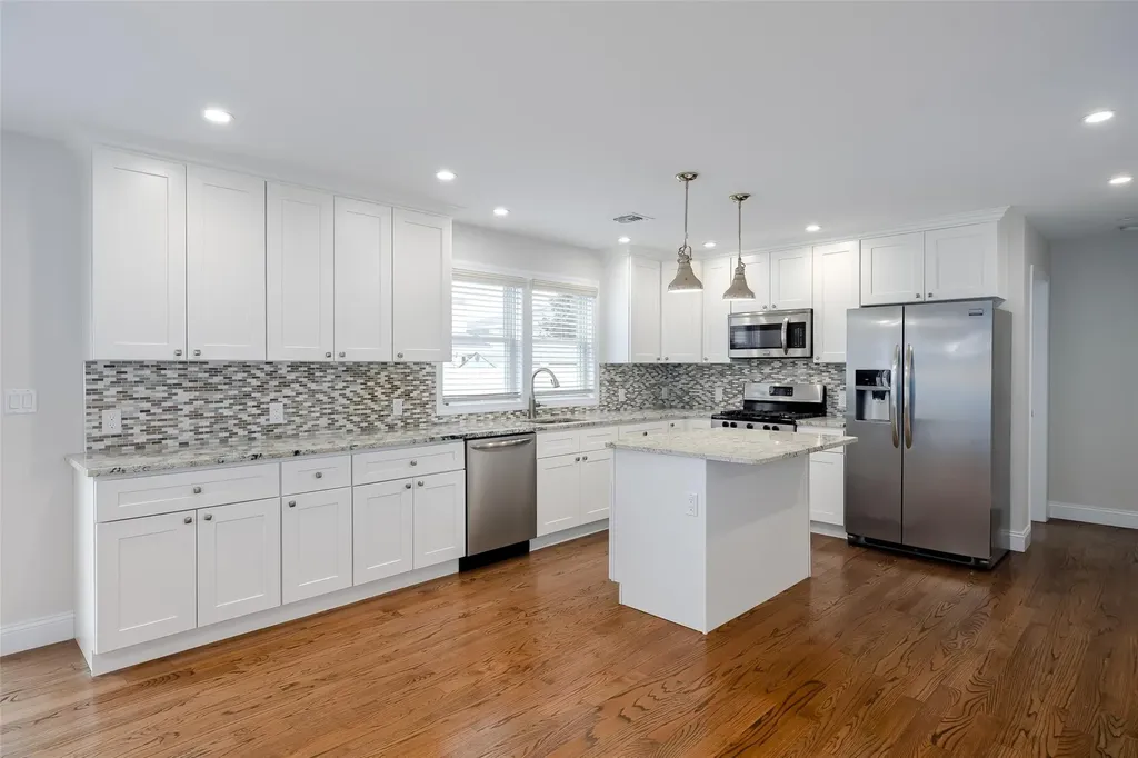 129 E Belle Terre Avenue Lindenhurst NY 11757
