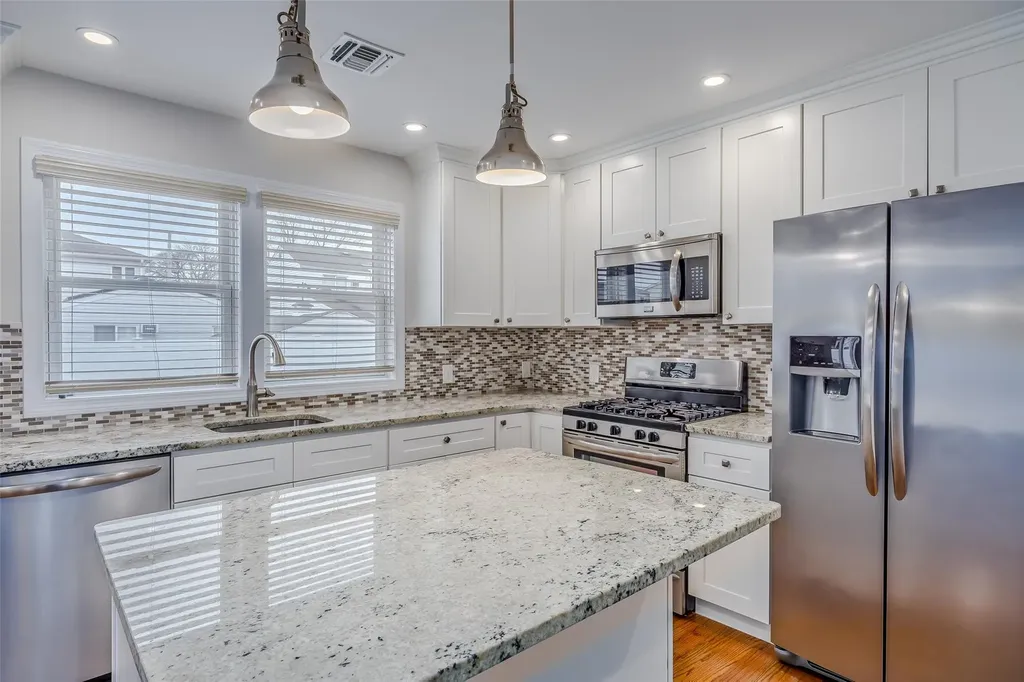 129 E Belle Terre Avenue Lindenhurst NY 11757