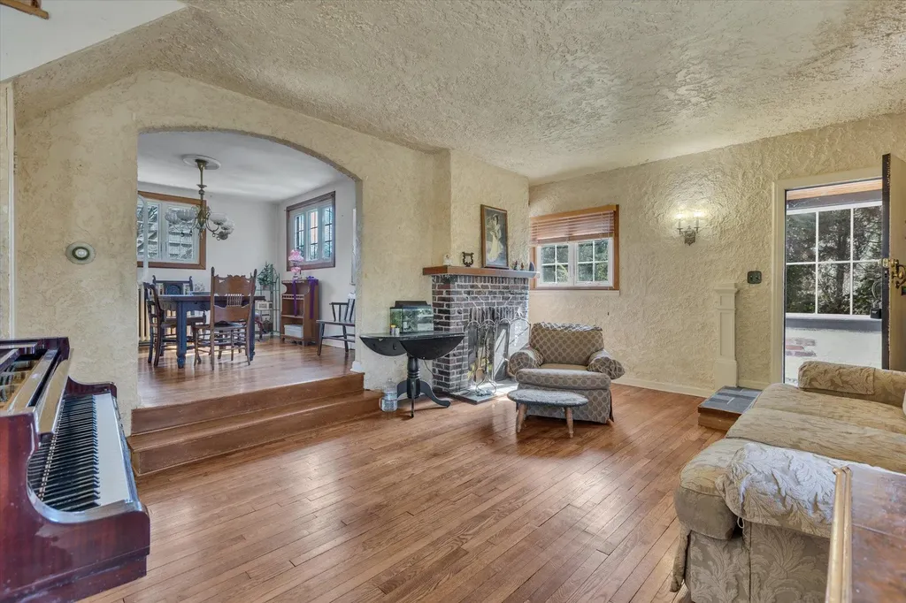 29 Orowoc Drive Islip NY 11751