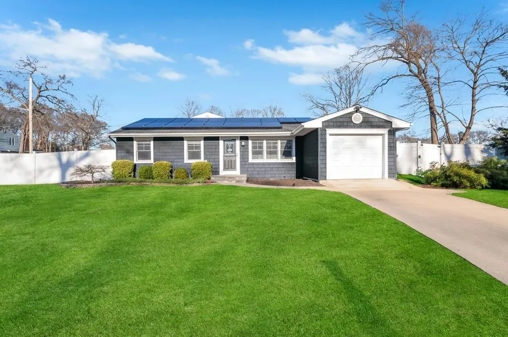 1 Jane Lane Selden NY 11784