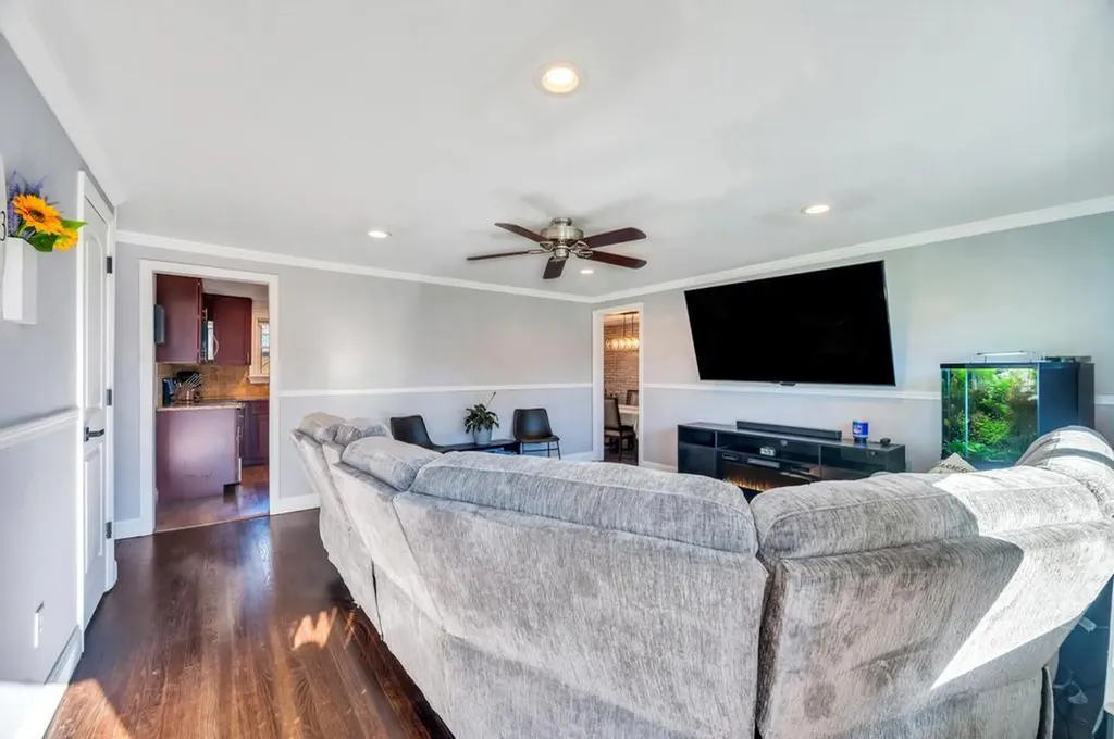 1 Jane Lane Selden NY 11784