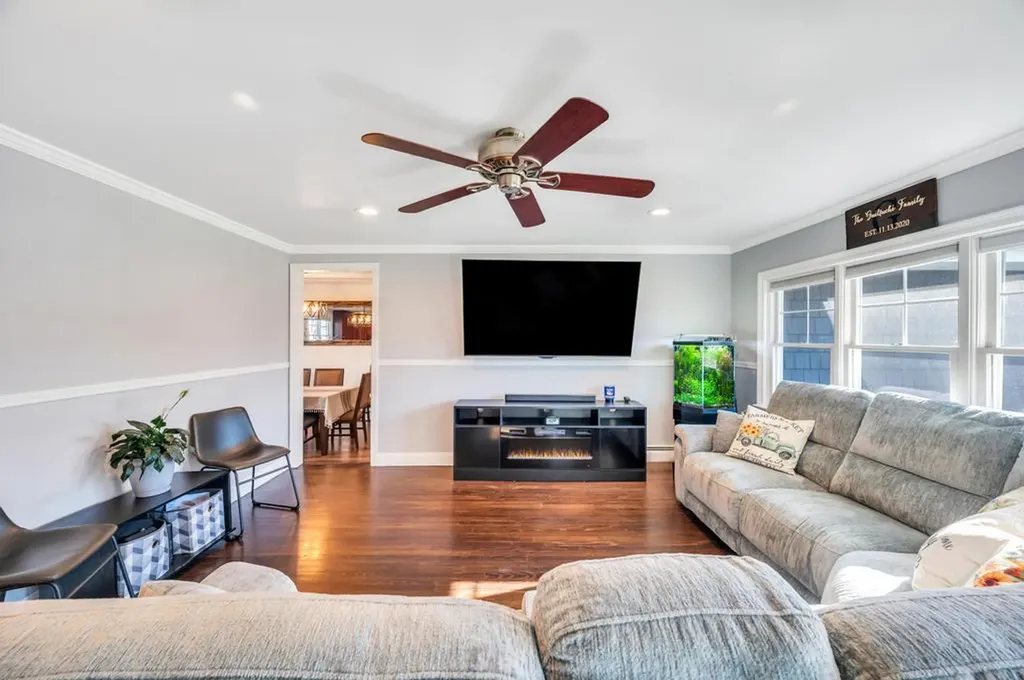 1 Jane Lane Selden NY 11784