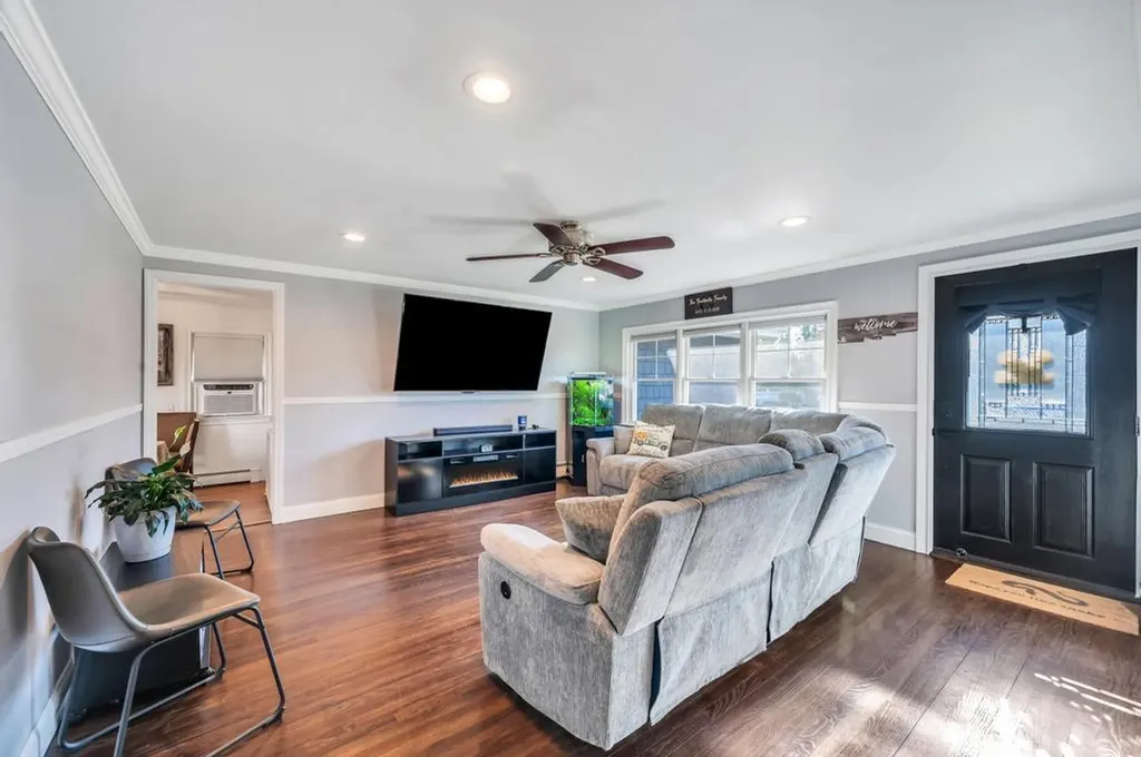 1 Jane Lane Selden NY 11784