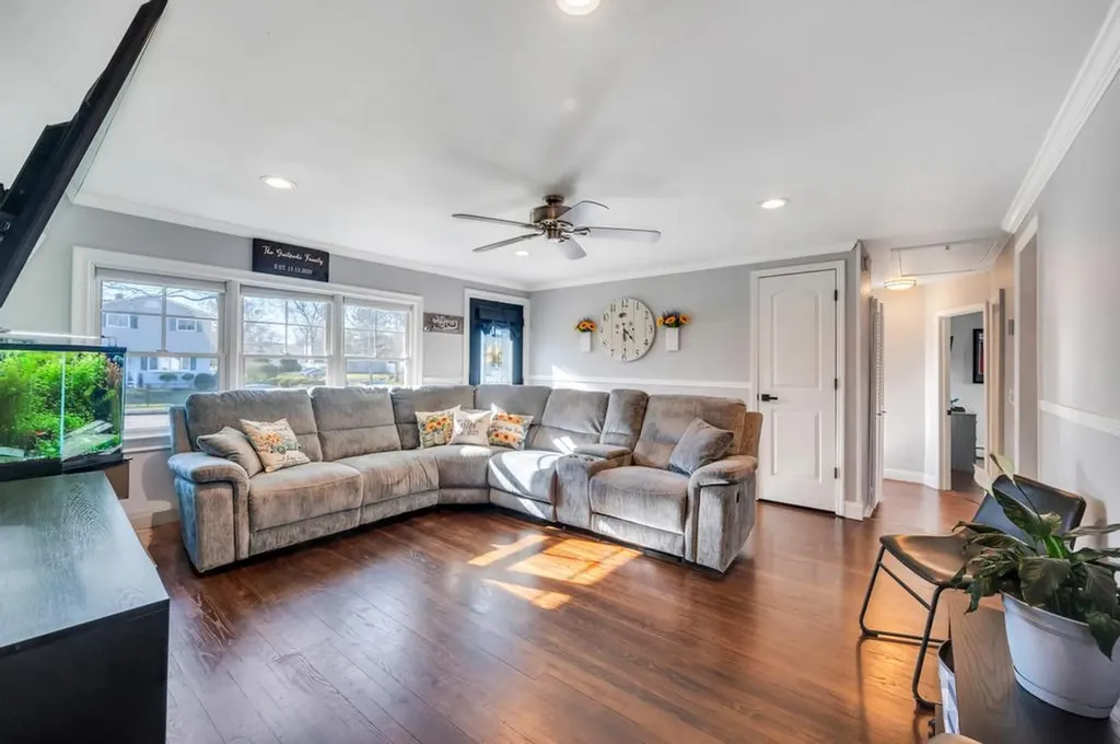 1 Jane Lane Selden NY 11784