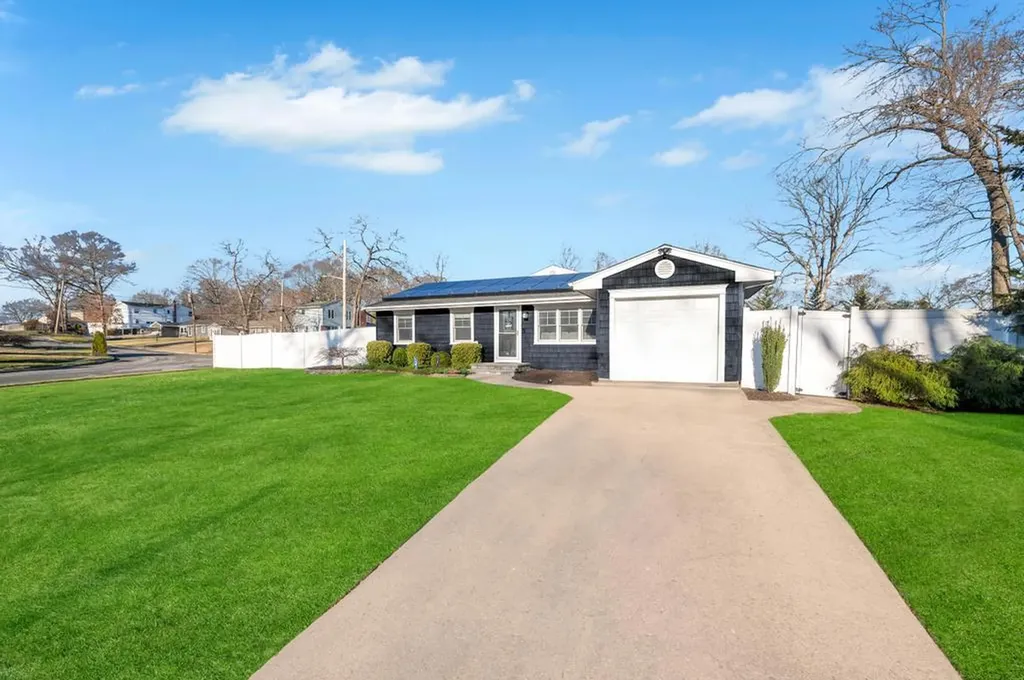 1 Jane Lane Selden NY 11784