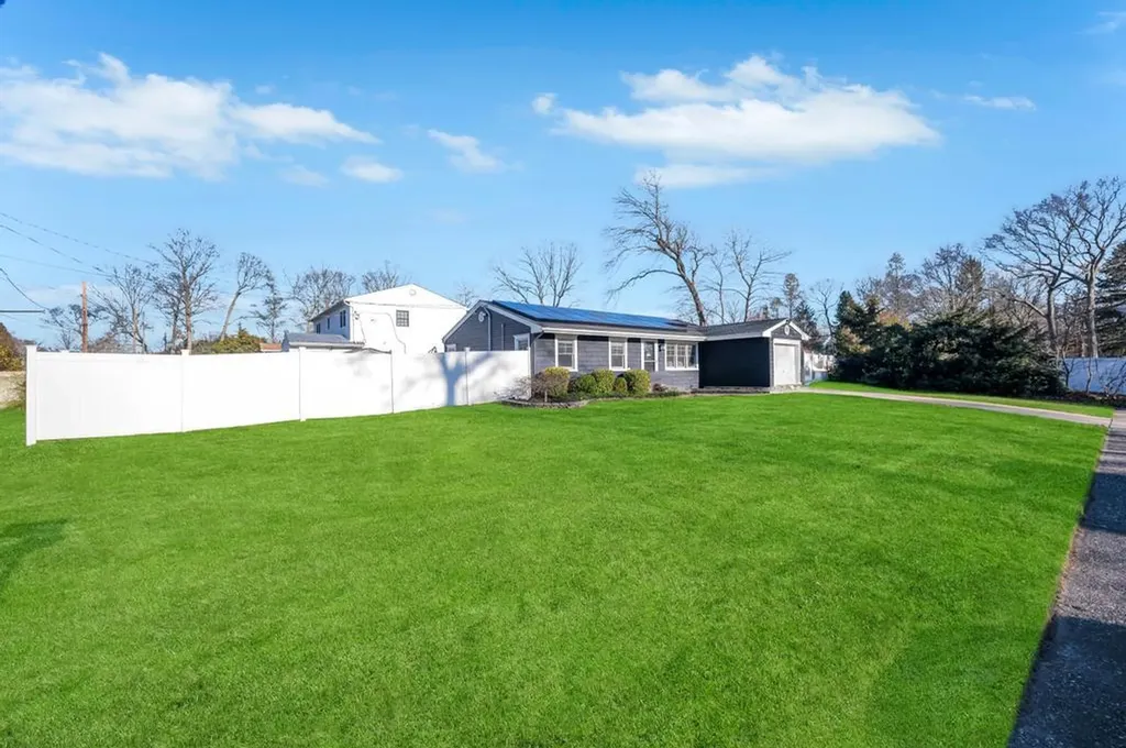 1 Jane Lane Selden NY 11784