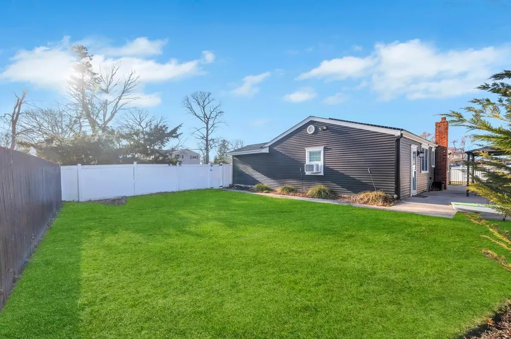 1 Jane Lane Selden NY 11784