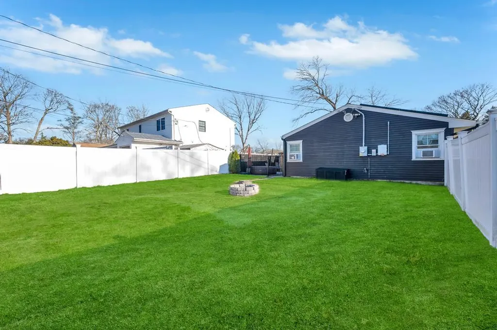1 Jane Lane Selden NY 11784