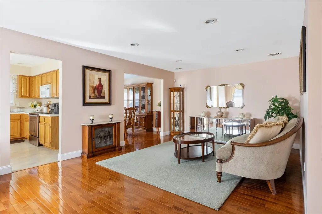 41 Theodore Drive Coram NY 11727
