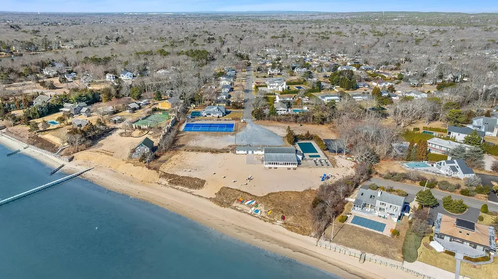 10 Rolling Hill Road Hampton Bays NY 11946