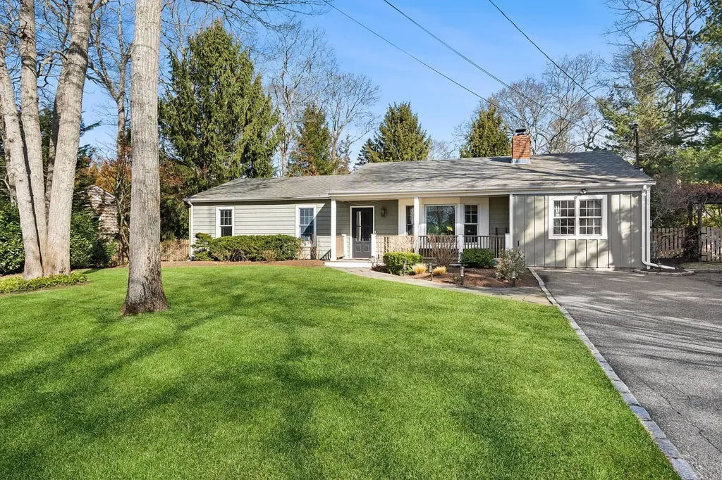 10 Rolling Hill Road Hampton Bays NY 11946