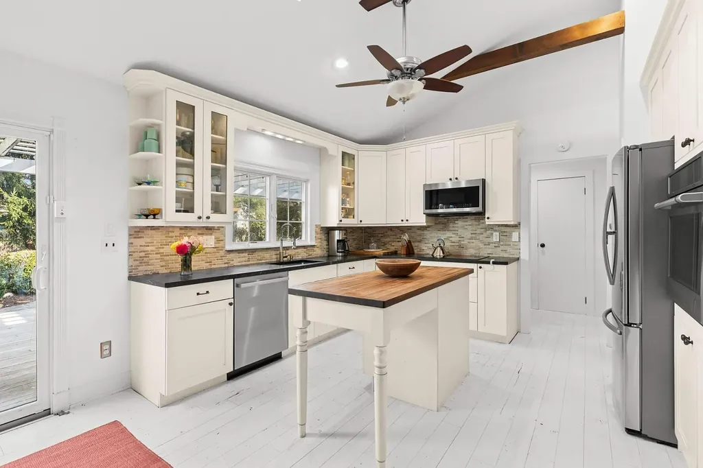 10 Rolling Hill Road Hampton Bays NY 11946