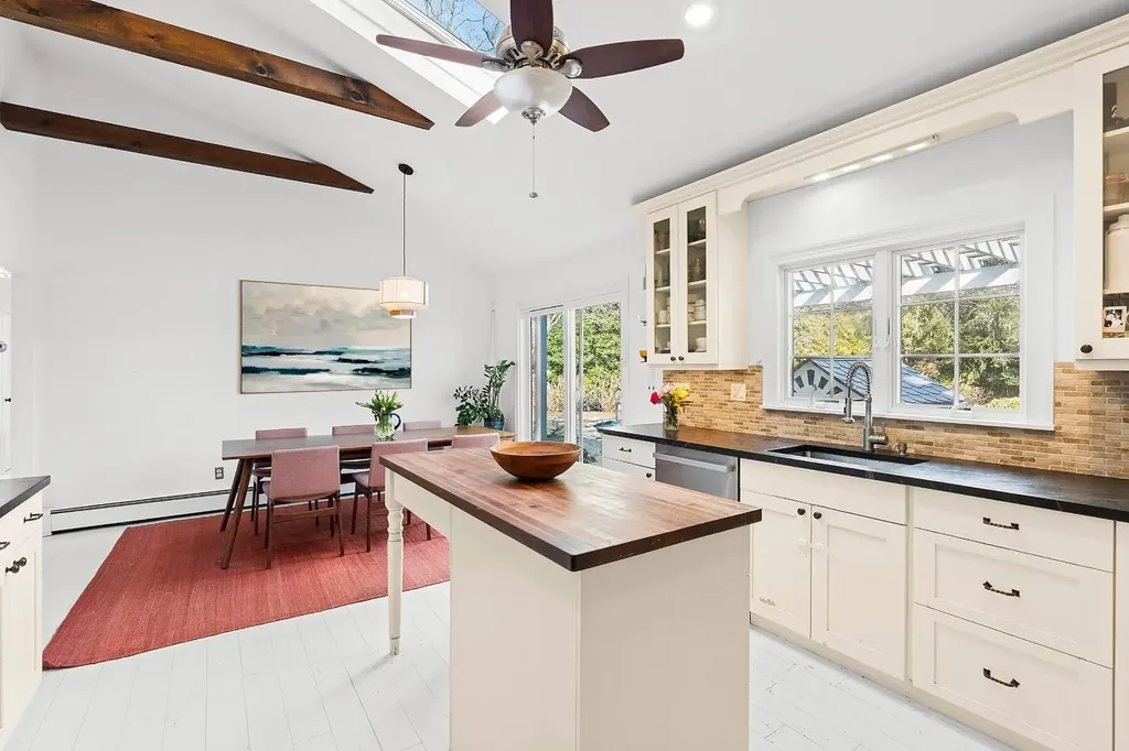 10 Rolling Hill Road Hampton Bays NY 11946