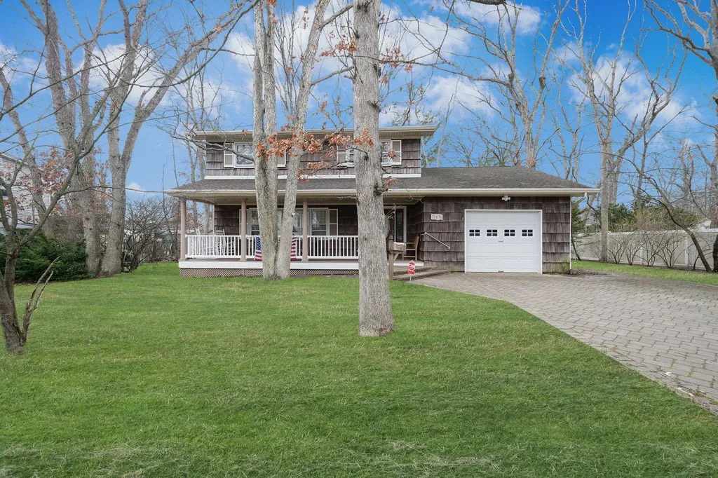 102 Hillside Road Babylon NY 11729
