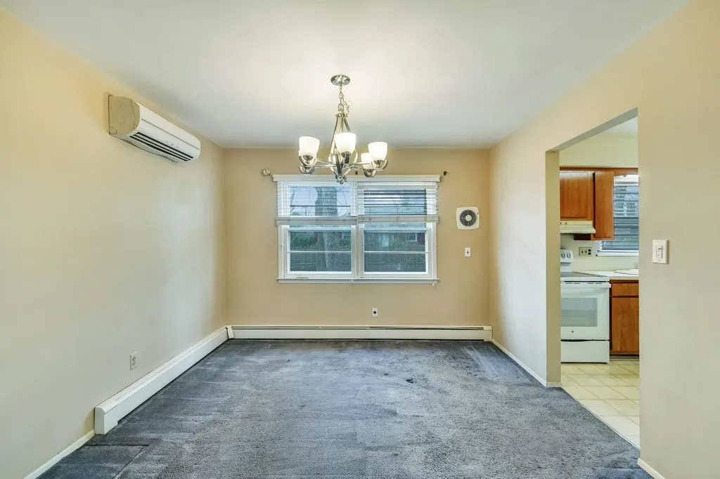 102 Hillside Road Deer Park NY 11729