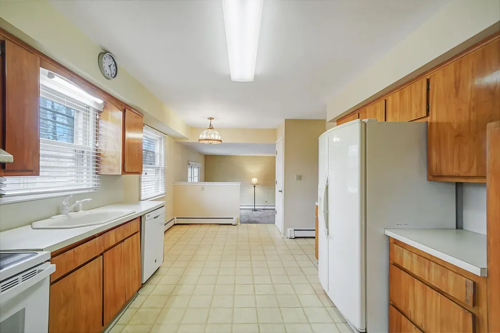 102 Hillside Road Deer Park NY 11729