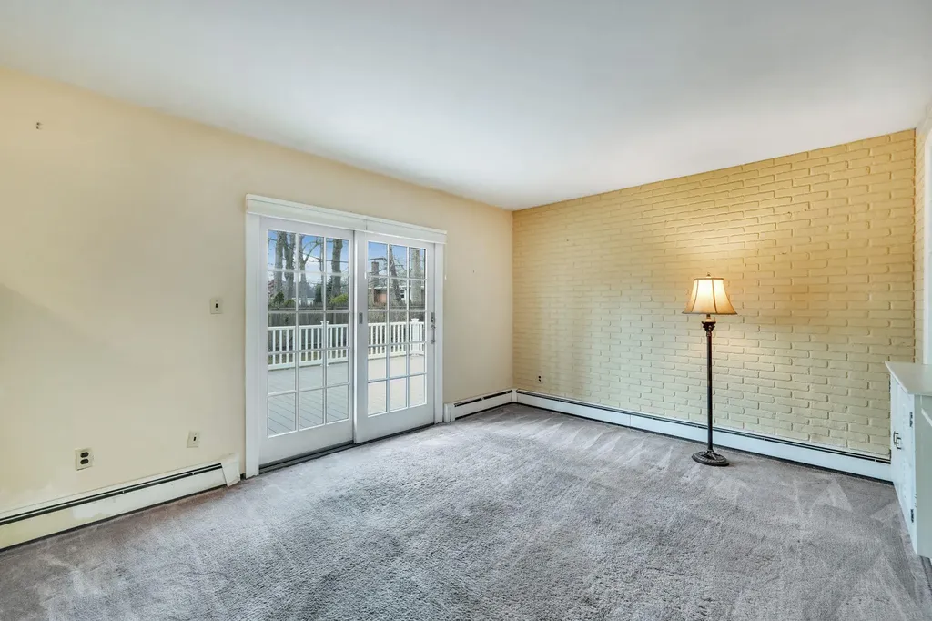 102 Hillside Road Deer Park NY 11729