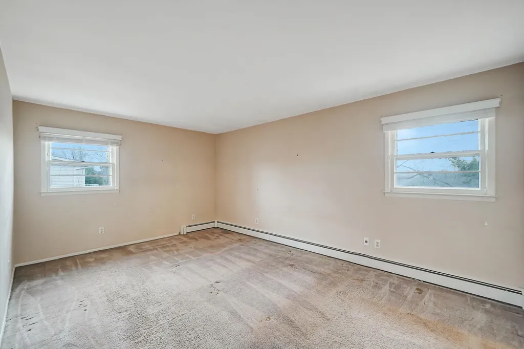 102 Hillside Road Deer Park NY 11729
