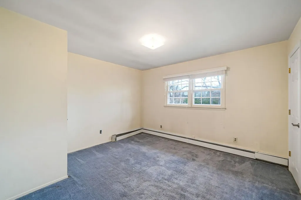 102 Hillside Road Deer Park NY 11729