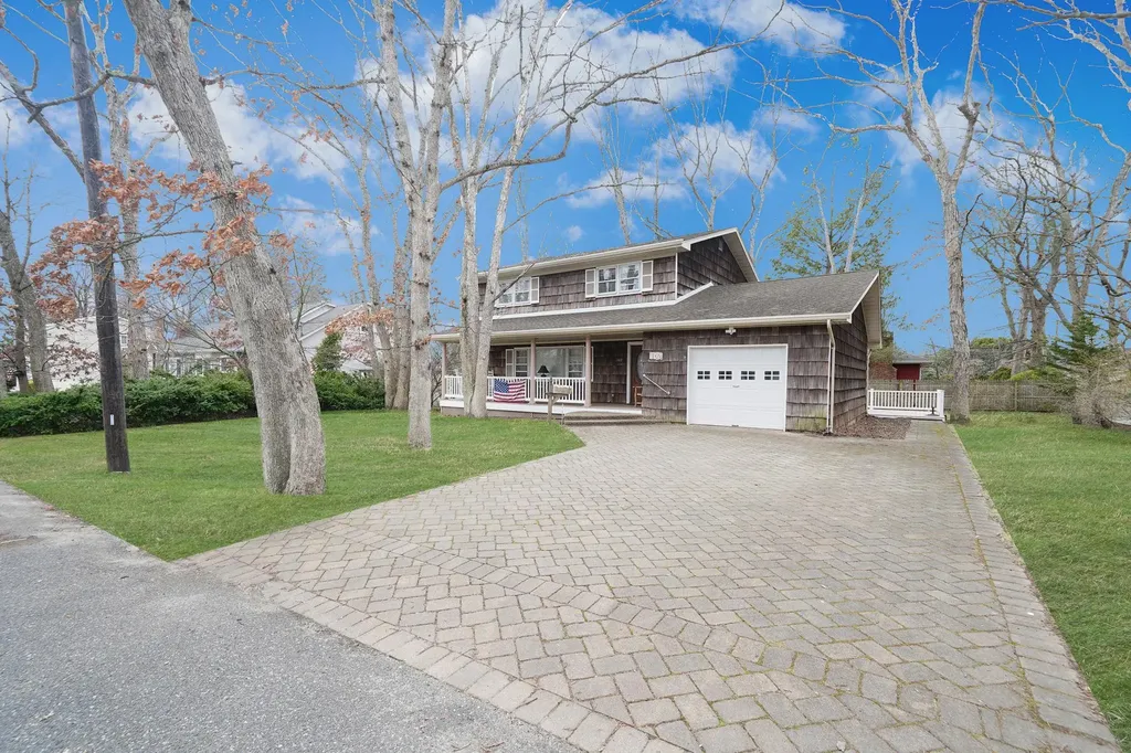 102 Hillside Road Deer Park NY 11729
