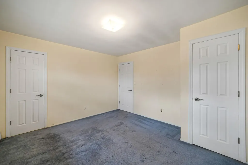 102 Hillside Road Deer Park NY 11729