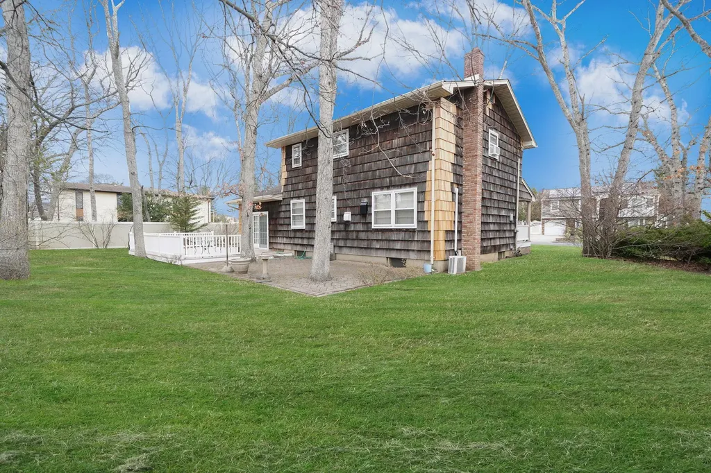 102 Hillside Road Deer Park NY 11729
