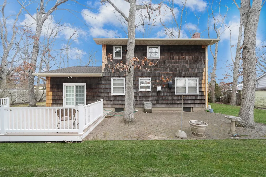 102 Hillside Road Deer Park NY 11729