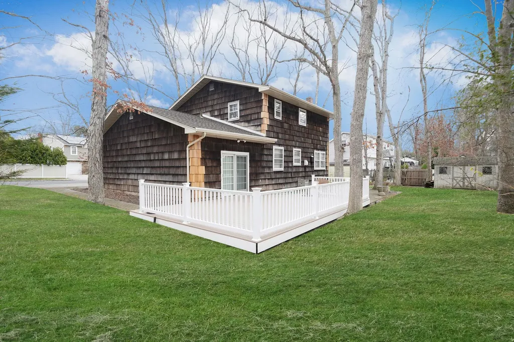 102 Hillside Road Deer Park NY 11729