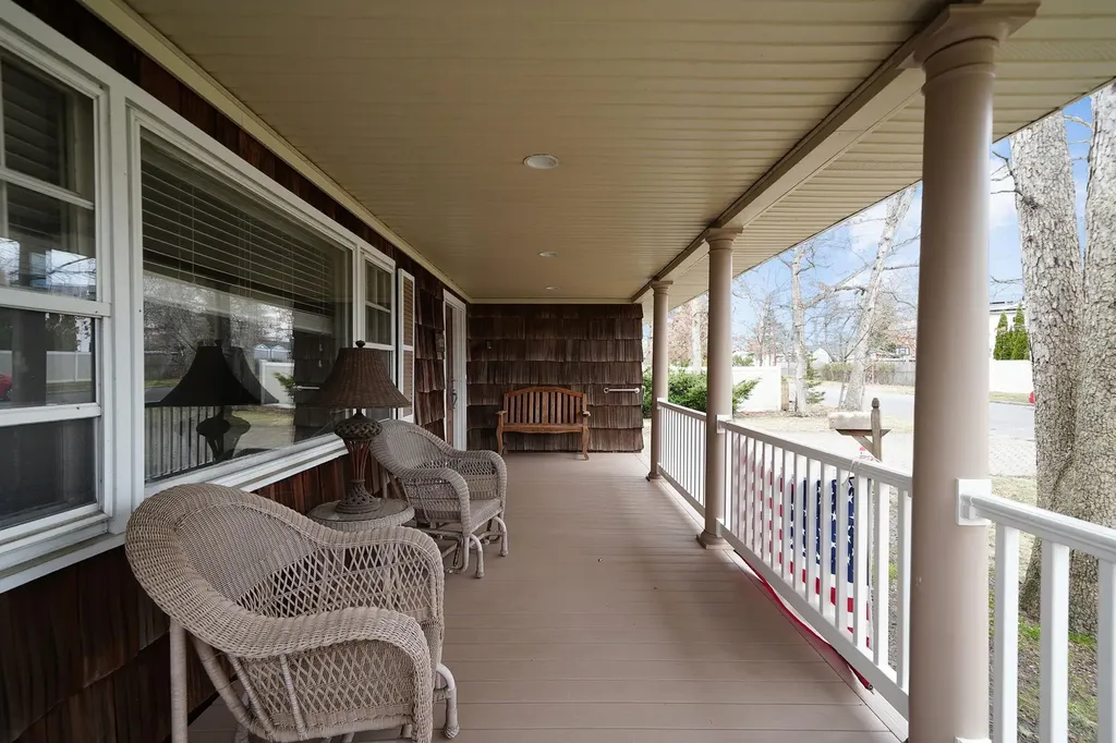 102 Hillside Road Deer Park NY 11729