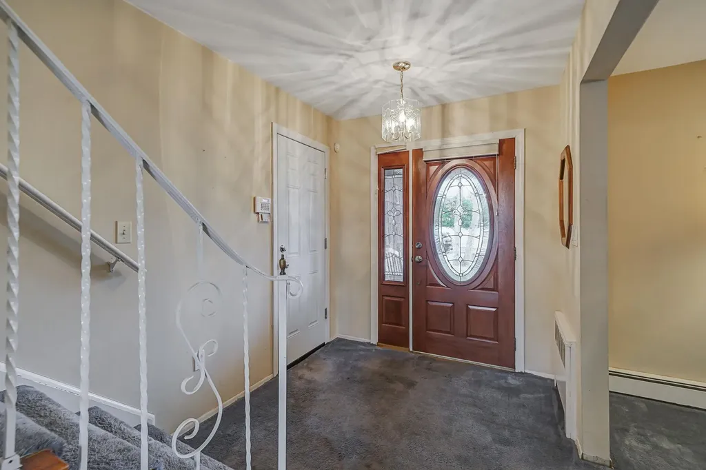 102 Hillside Road Deer Park NY 11729