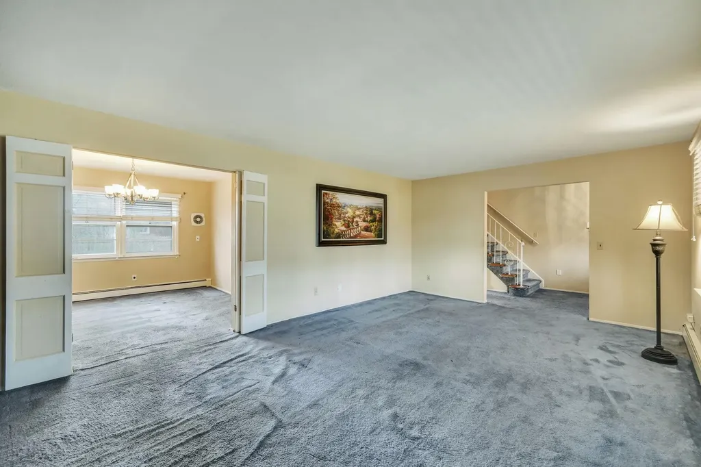 102 Hillside Road Deer Park NY 11729