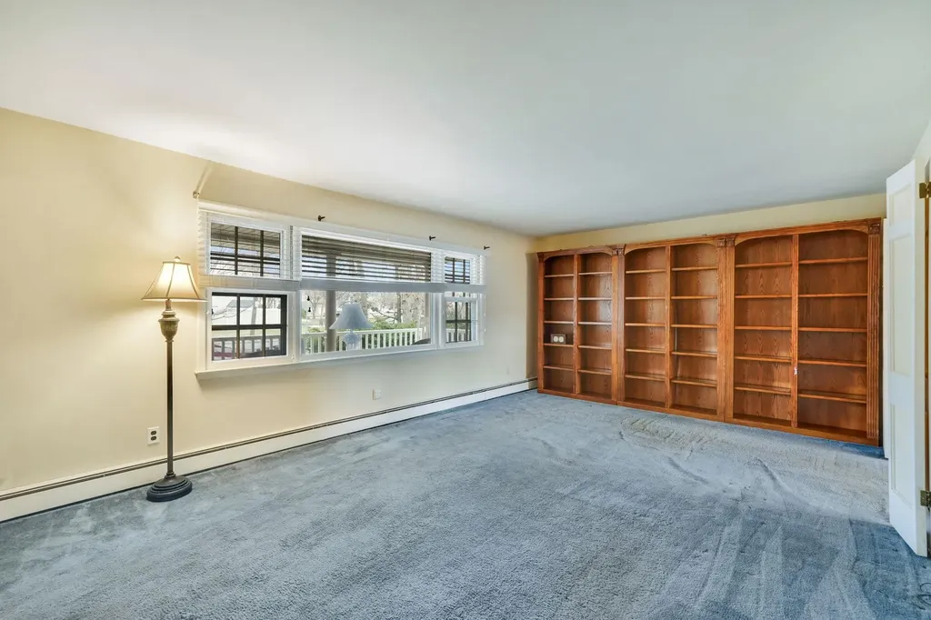 102 Hillside Road Deer Park NY 11729