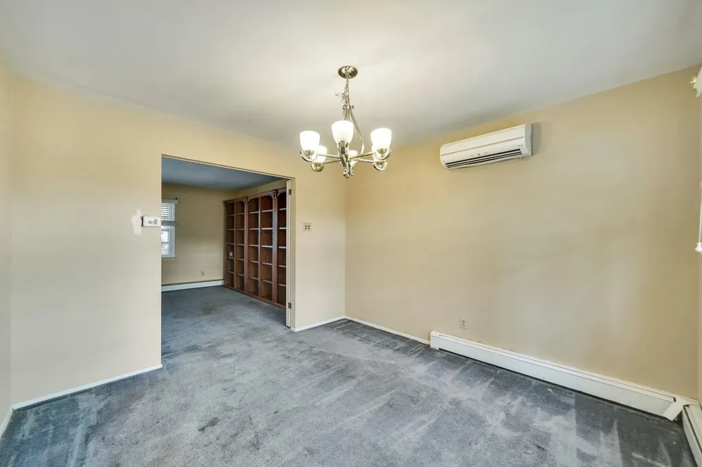 102 Hillside Road Deer Park NY 11729