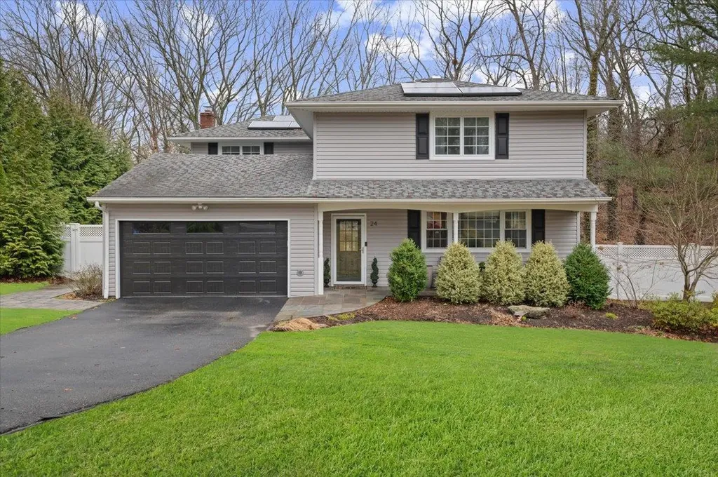 24 Pimlico Drive Commack NY 11725