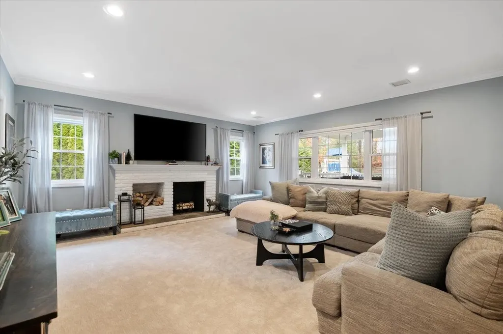 24 Pimlico Drive Commack NY 11725