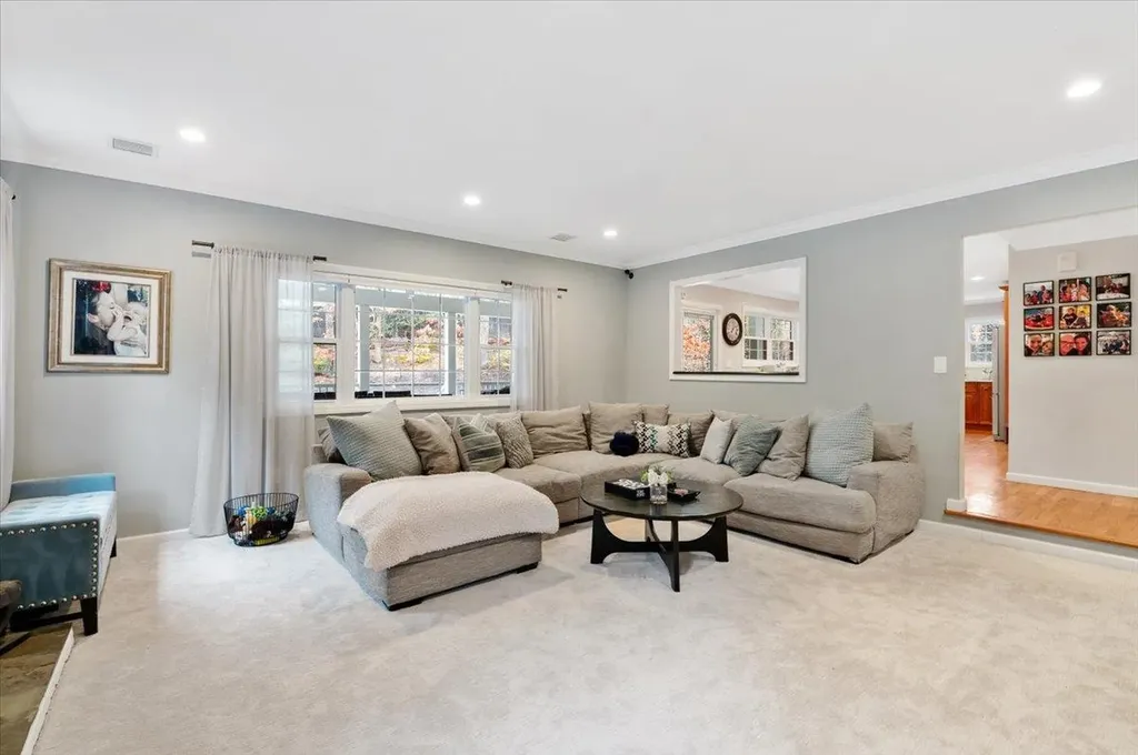 24 Pimlico Drive Commack NY 11725