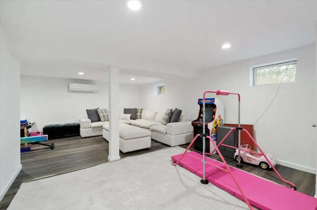 24 Pimlico Drive Commack NY 11725