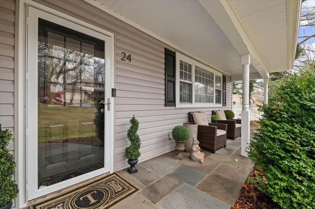 24 Pimlico Drive Commack NY 11725