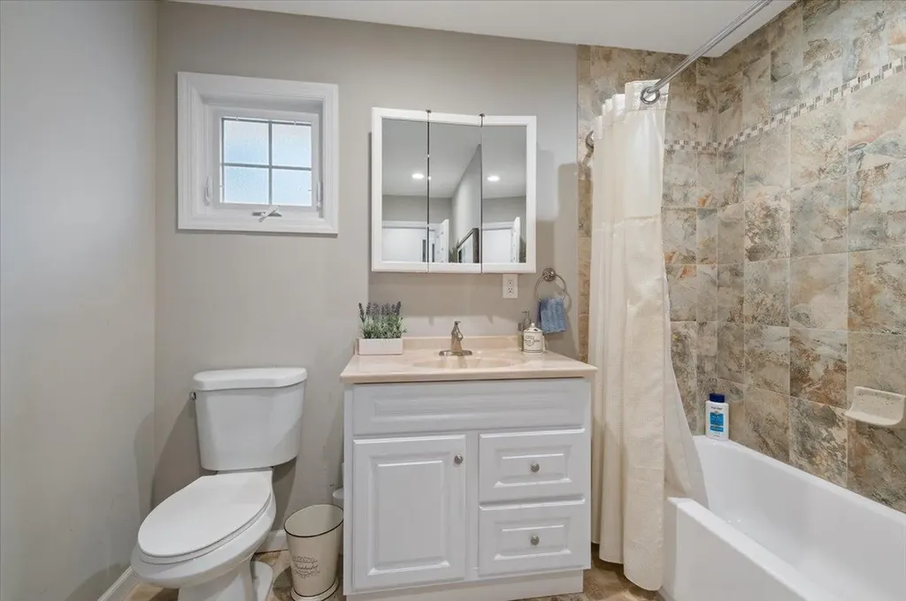 24 Pimlico Drive Commack NY 11725