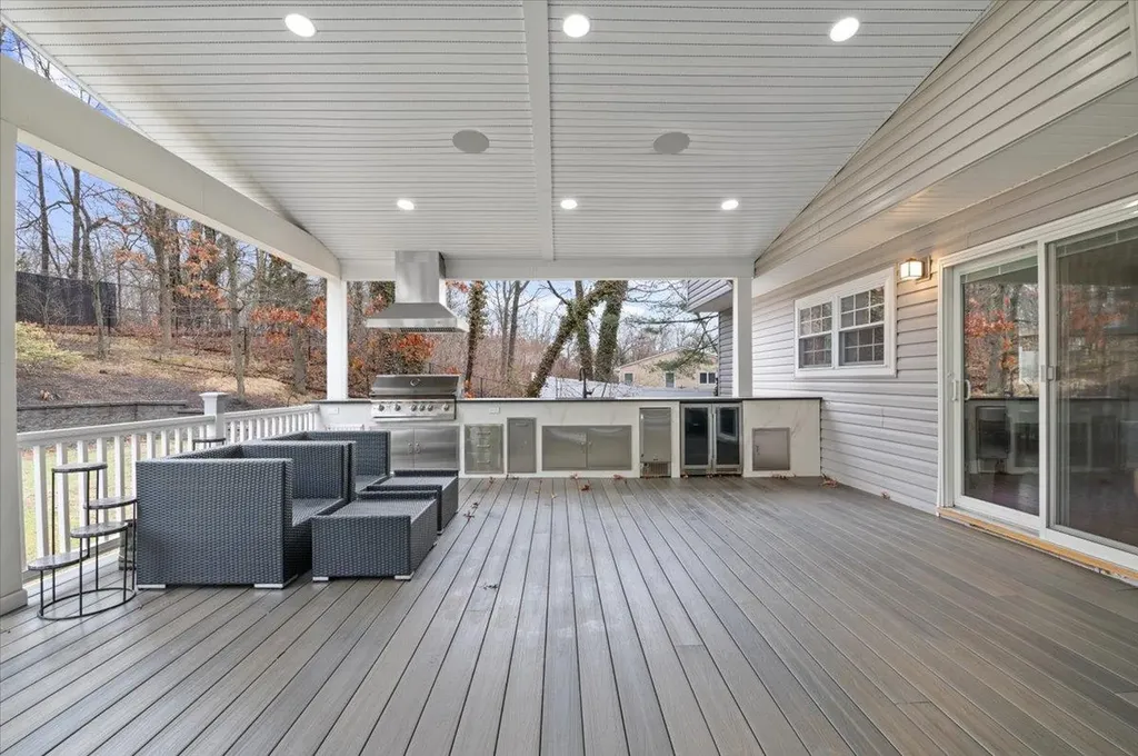 24 Pimlico Drive Commack NY 11725