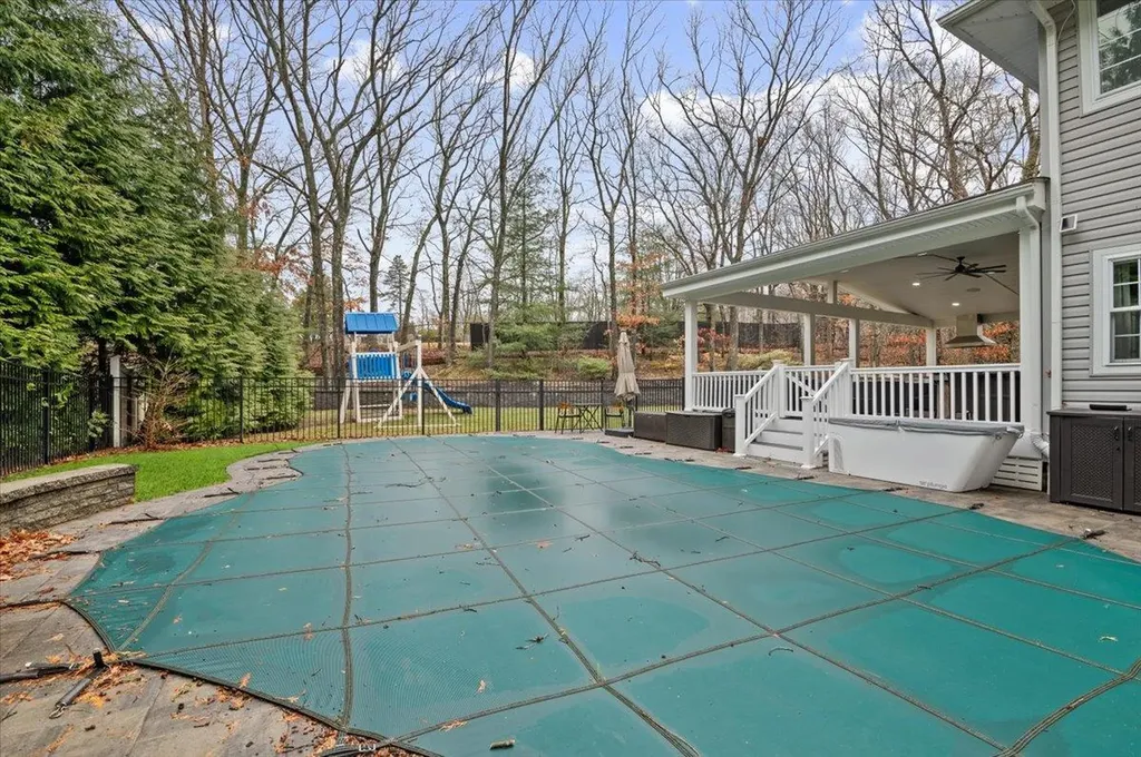 24 Pimlico Drive Commack NY 11725