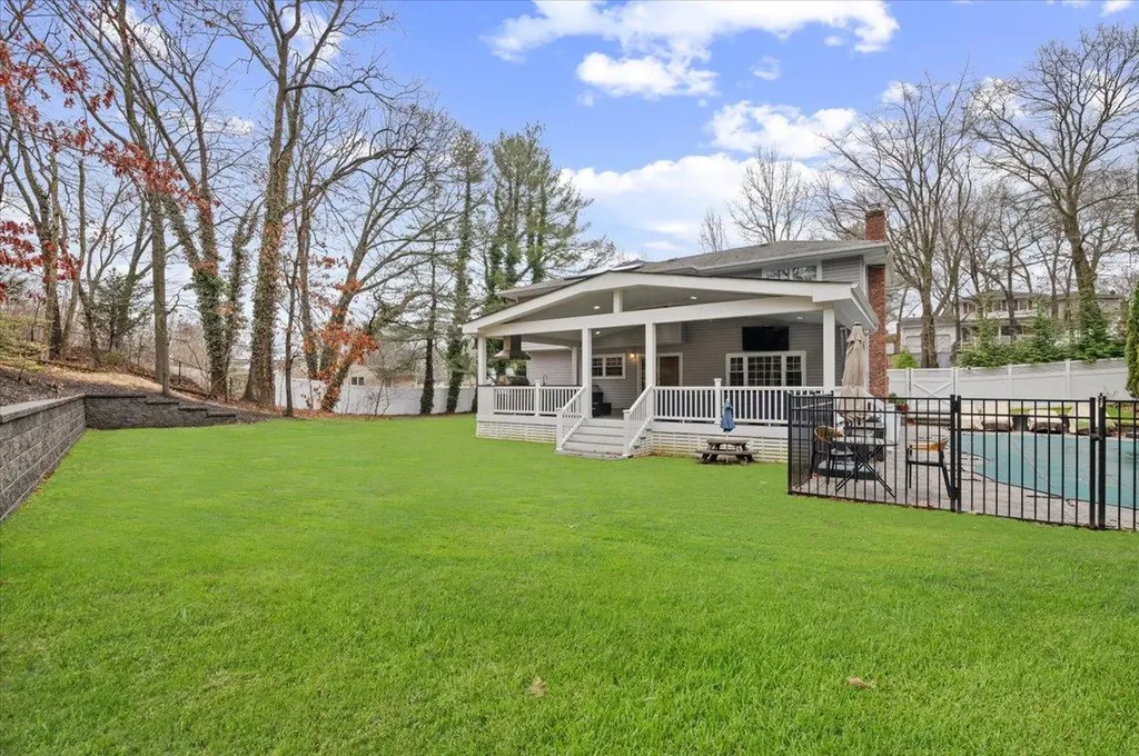 24 Pimlico Drive Commack NY 11725