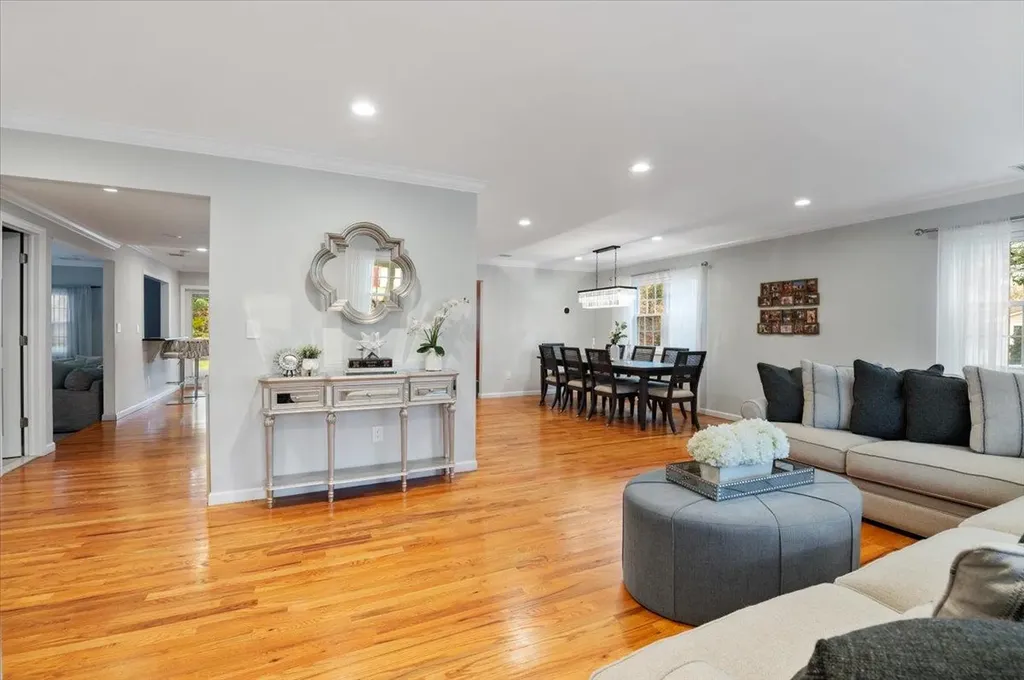 24 Pimlico Drive Commack NY 11725