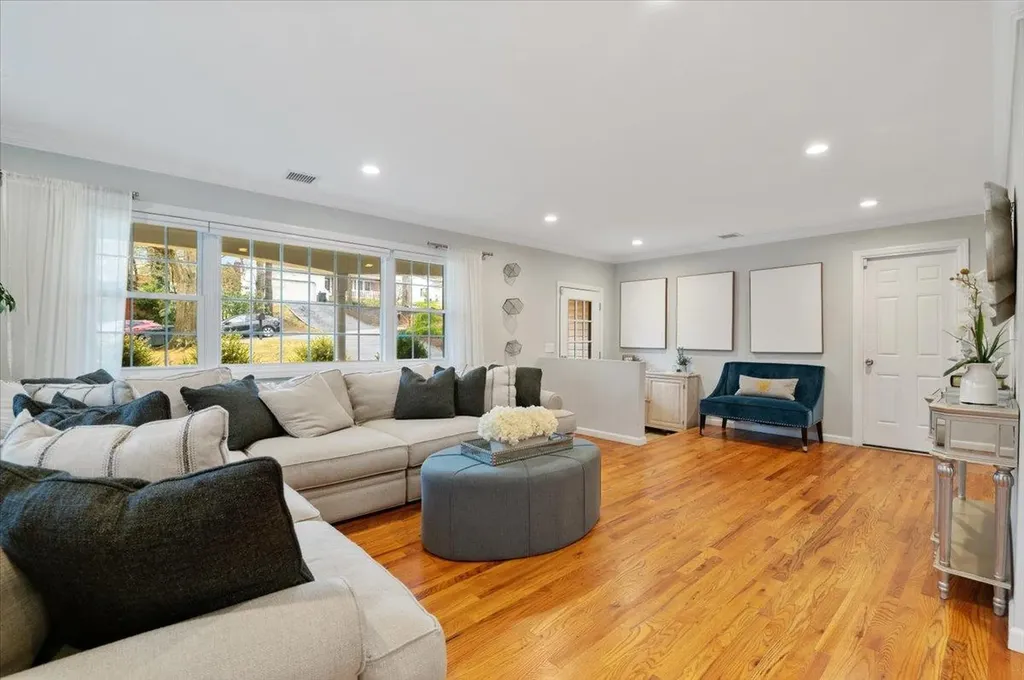 24 Pimlico Drive Commack NY 11725