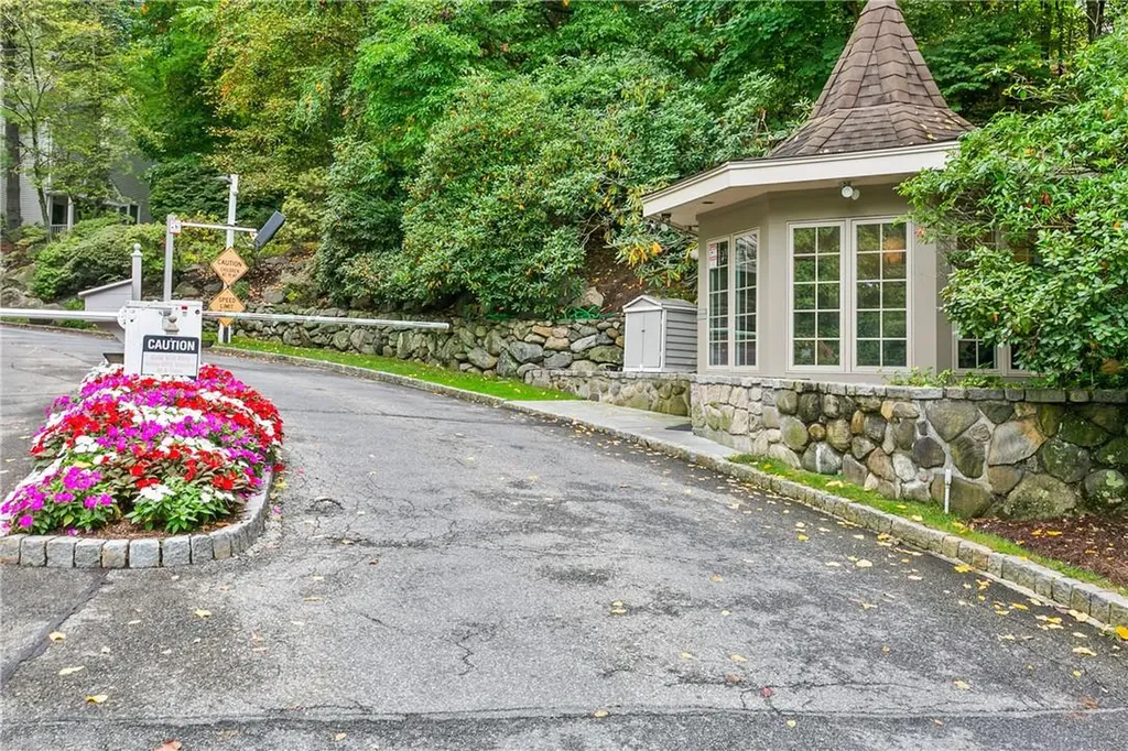 160 Boulder Ridge Road Scarsdale NY 10583