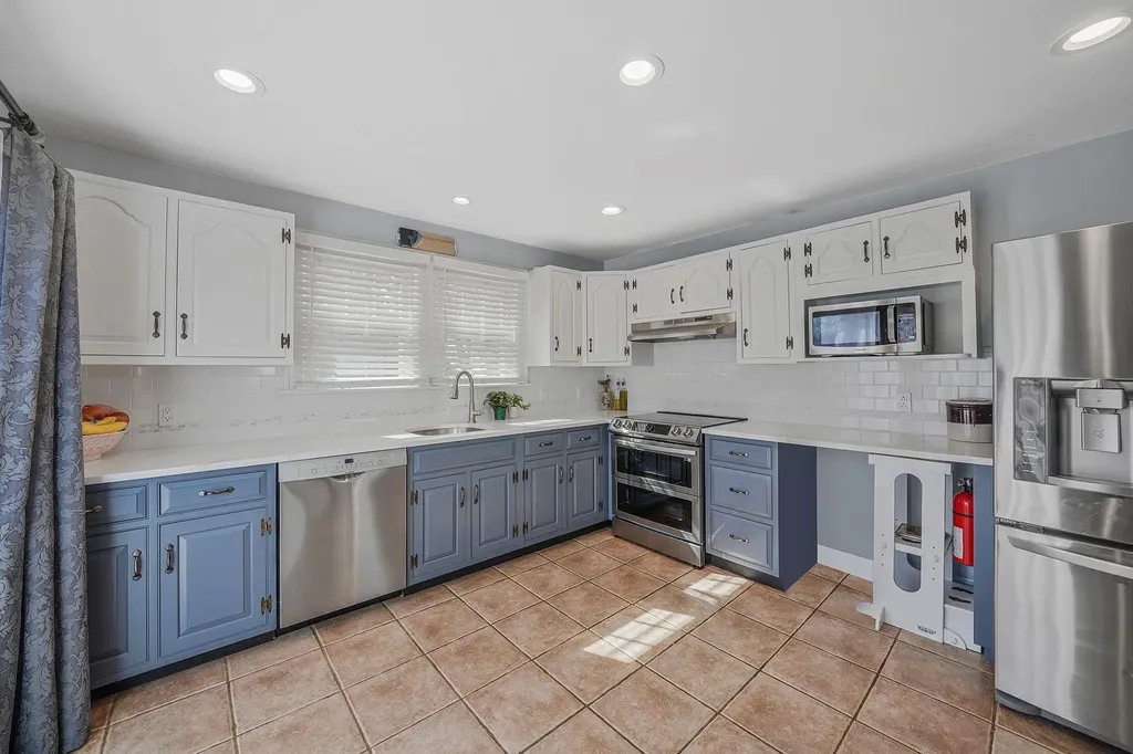 30 Hope Street West Babylon NY 11704